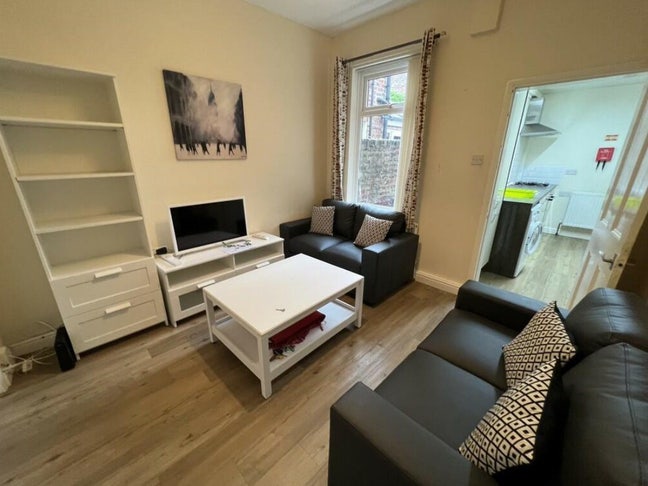 2 Rooms Available 50 Brownlow Street York Main Photo