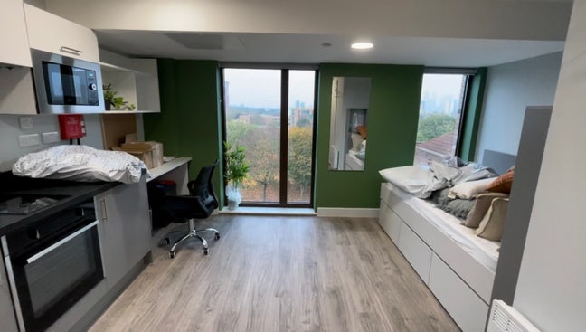 Spacious, Quiet Studio with a Peaceful Park View Main Photo
