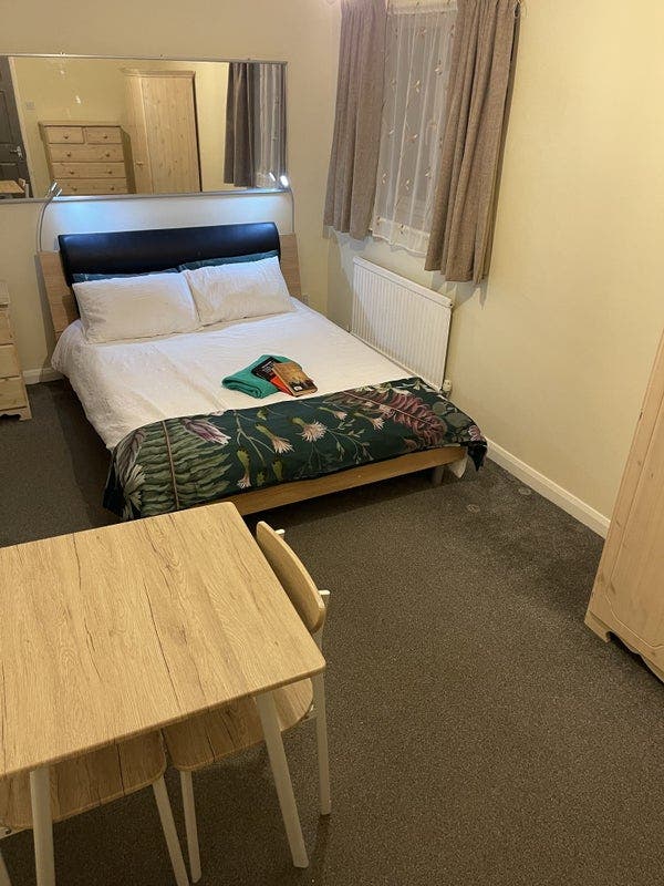 Extra large double En-suite  *** Main Photo