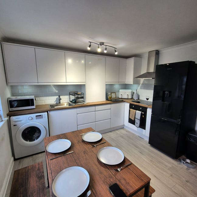 Double Room Near Train Station - Ideal Location! Main Photo