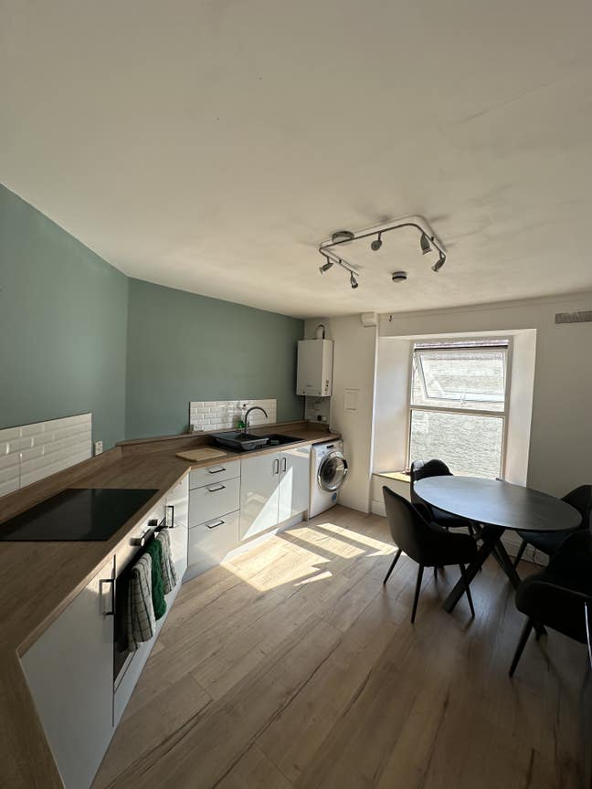 Single room Tavistock center Main Photo