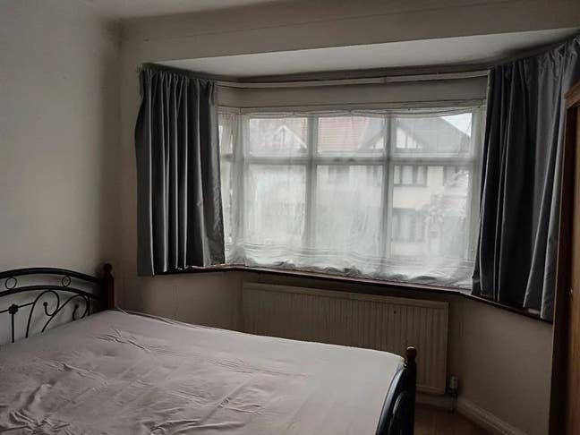 2 Rooms to Let in  Ilford,  IG2  Main Photo
