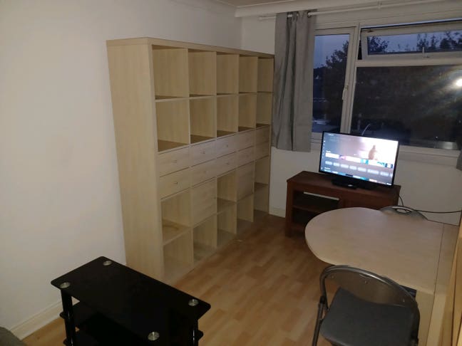 Single Bedroom and Adjacent Private Living Room Main Photo