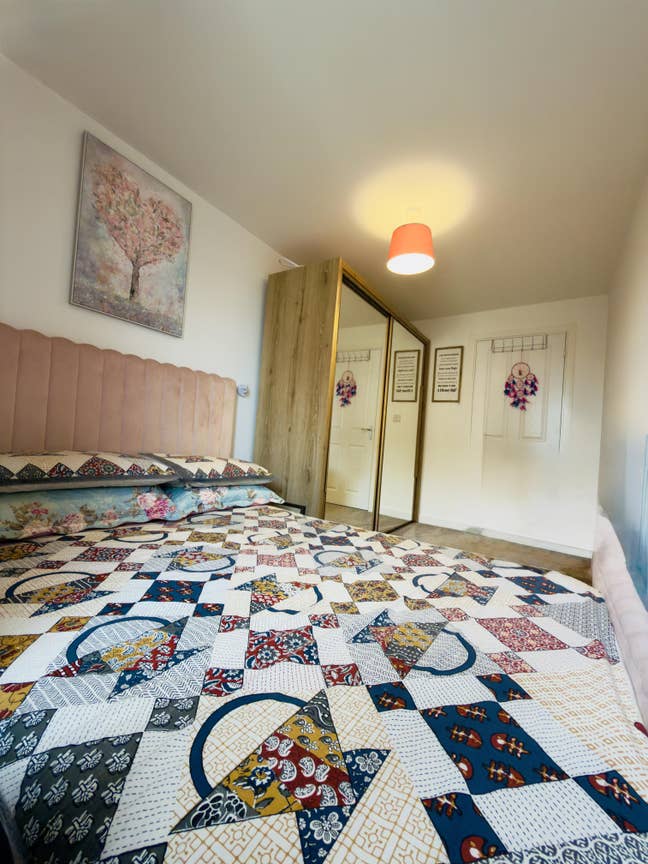 Bright Room w/ Water View – Near Uni & Dockside. Main Photo