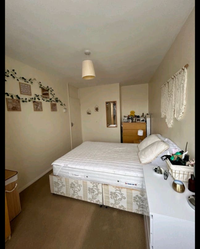 Bright Double Room in a Cozy 4-Bedroom House  Main Photo