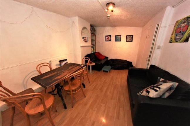 Queer Flatshare in E1 :) Main Photo