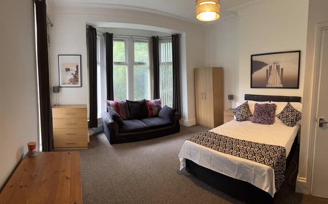 **Ensuite Room** **Parking** **Available Now** Main Photo