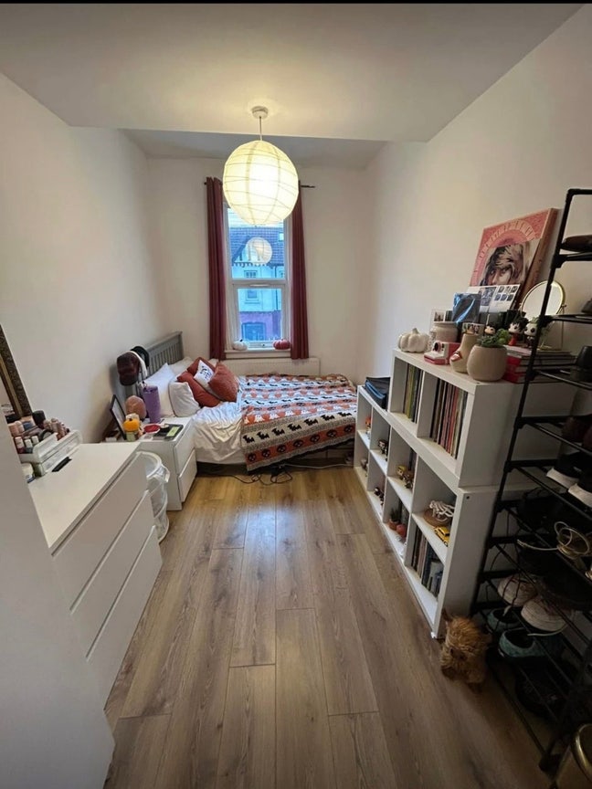 Doubled room in Tooting Broadway  Main Photo