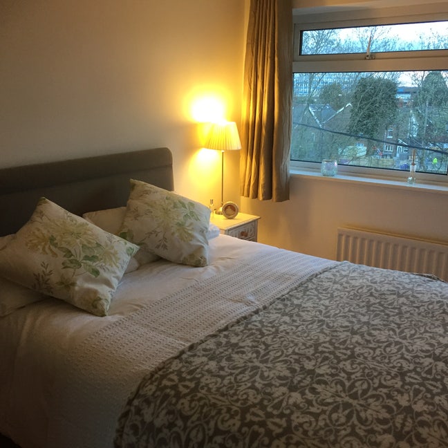 Double room 5 min walk to town centre, parking  Main Photo
