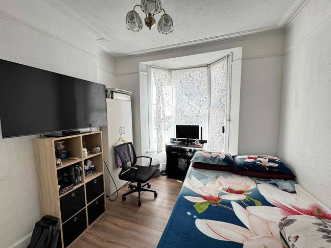 Double bedroom for rent in a 3 bedroom property Main Photo