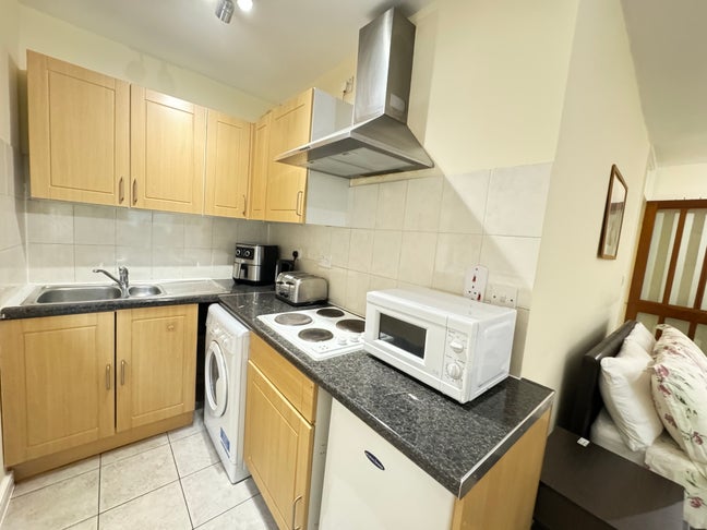Large Studio with Concierge in Earls Court Main Photo