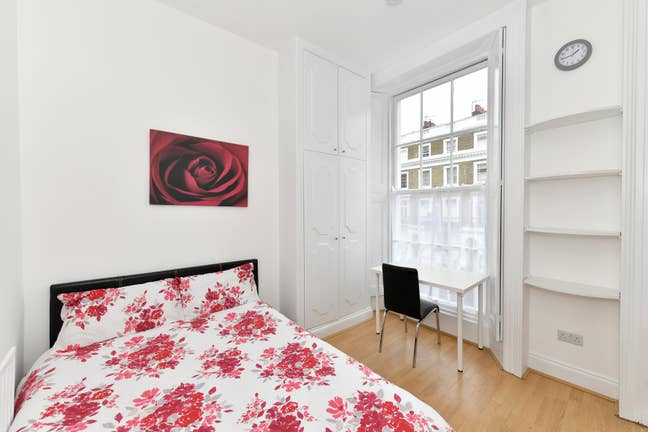 Large Studio with Large Windows & Full Kitchen SW3 Main Photo