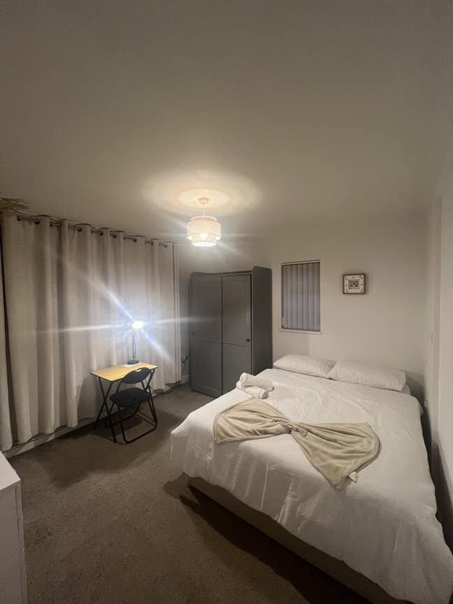 Bright King Room with Private Bathroom – All Bills Main Photo