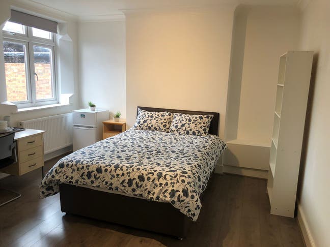 ⭐Modern Ensuite/Available Now/in Hendon Central⭐ Main Photo