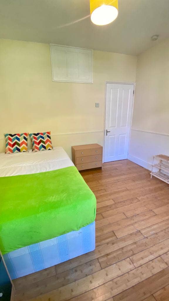 Fully Furnished, Large Room – All Bills Covered! Main Photo