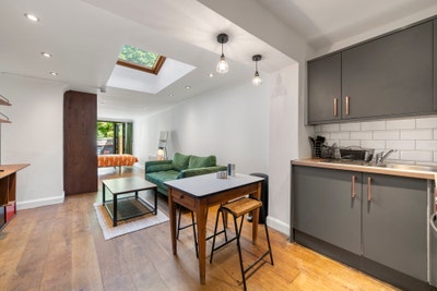 Bright Modern Studio w Patio Dalston E8 Furnished Main Photo