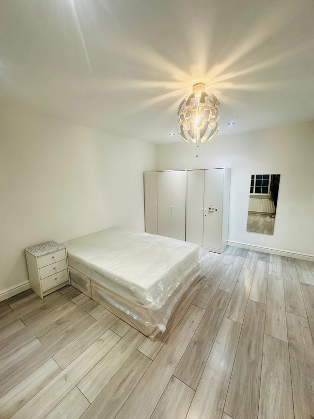 Double Room for rent in harrow  Main Photo