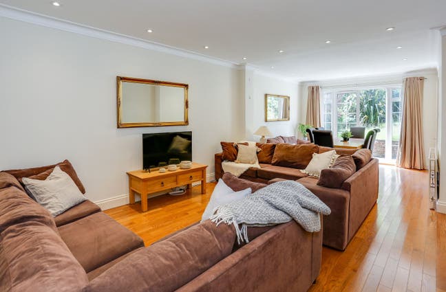 Beautiful Modern House in Hanger Ln/ PK Royal! Main Photo