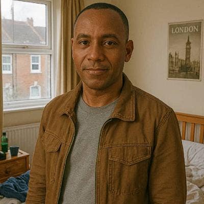 Professional Male seeks a single or double room Main Photo
