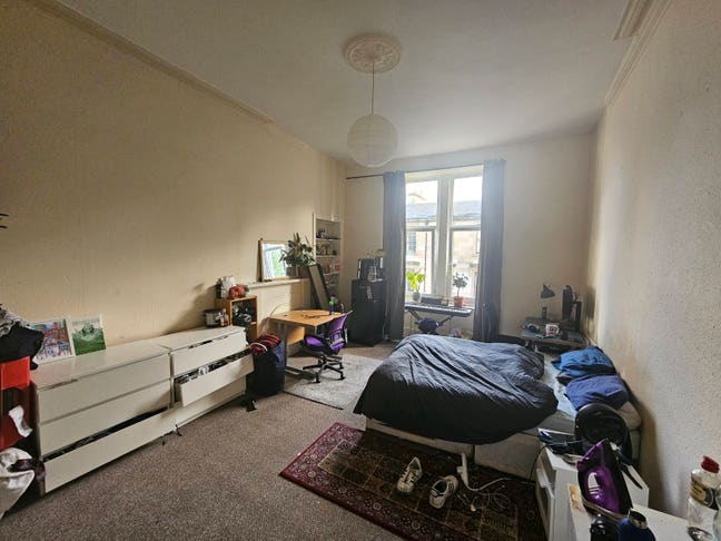 Largest DBL room in flat available Just off GWR Main Photo