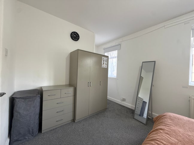 Double & Single Rooms to Rent - Burnt Oak/Edgware  Main Photo