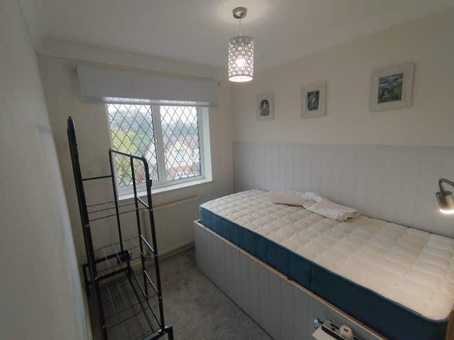 Beautiful House, Single Room Mon-Fri Only Main Photo