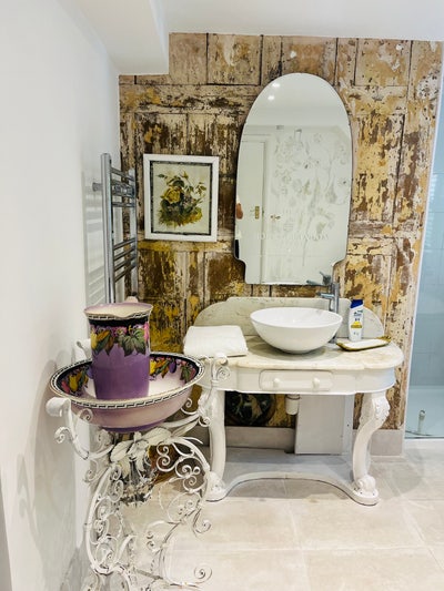 One Double Room with Bathroom  Main Photo