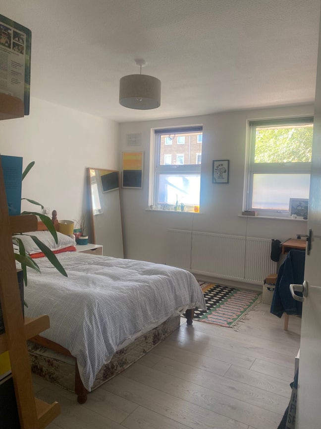 Large sunny double bedroom in the heart of Dalston Main Photo