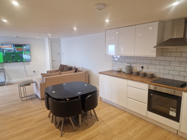 Cosy 2 Bedroom Main Photo