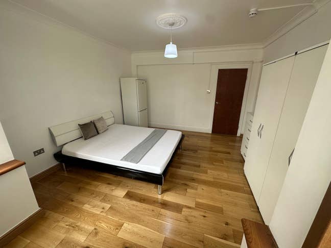 💜 2X Double Rooms to Let in Edmonton - Available  Main Photo