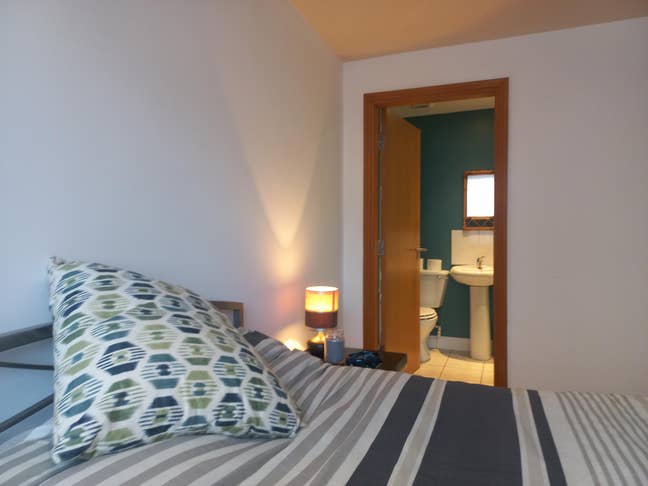 Ensuite double bedroom in apartment near Hospital Main Photo