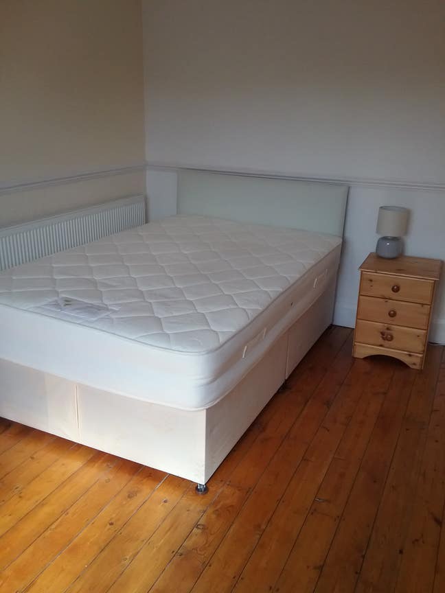 Lovely double room, south facing with TV.  Main Photo