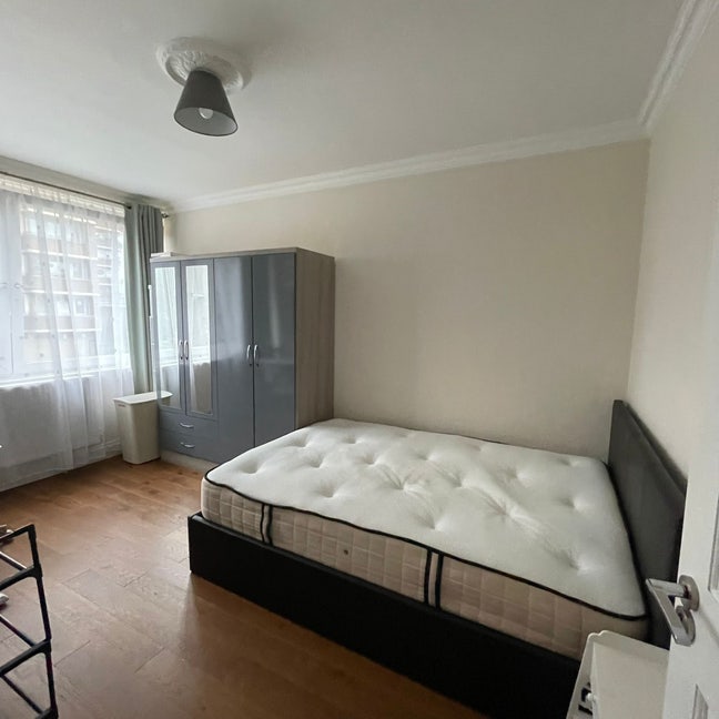 Double Bedroom by London Bridge Station Main Photo