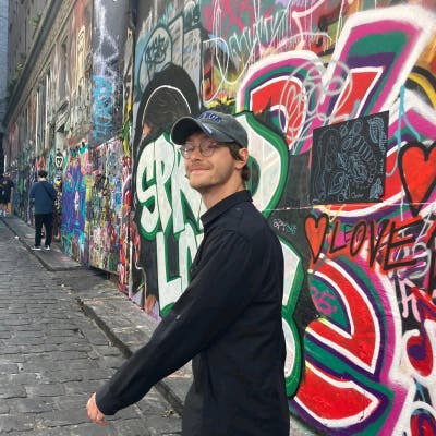 Professional Male seeks a single or double room Main Photo