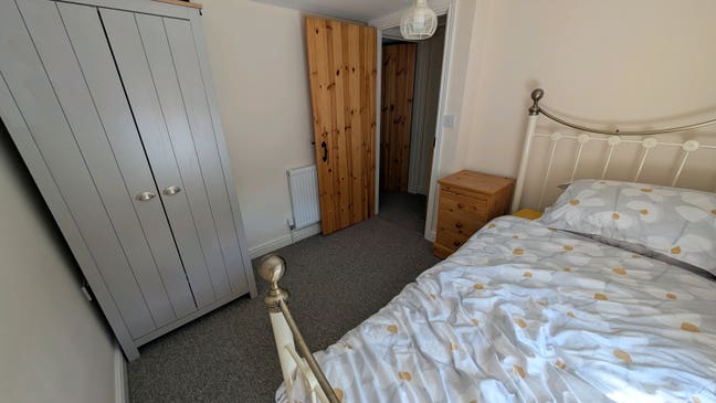 Single Room Main Photo
