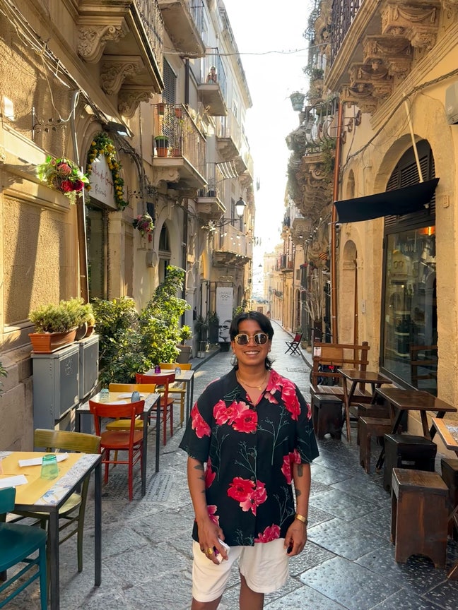 Looking for a short term room Main Photo