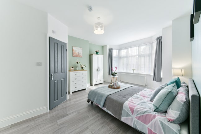 Large En-suite/Quite Professional House/ SW16  Main Photo