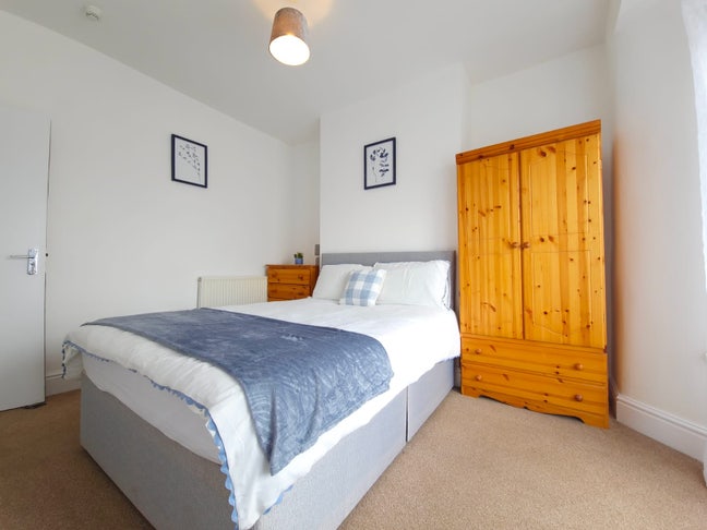 5 Spacious Bedrooms Available for Rent in Fishpond Main Photo