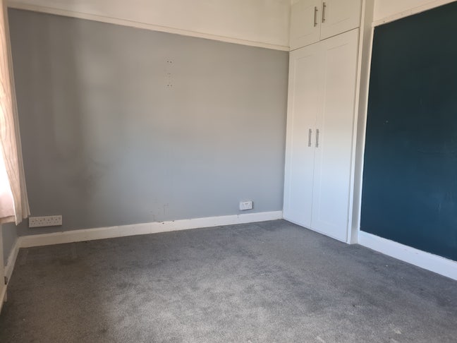 Double unfurnished room available in a shared hous Main Photo