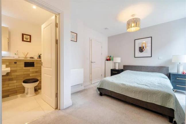 En-Suite Double Bedroom in a Lovely Flat by Canal Main Photo