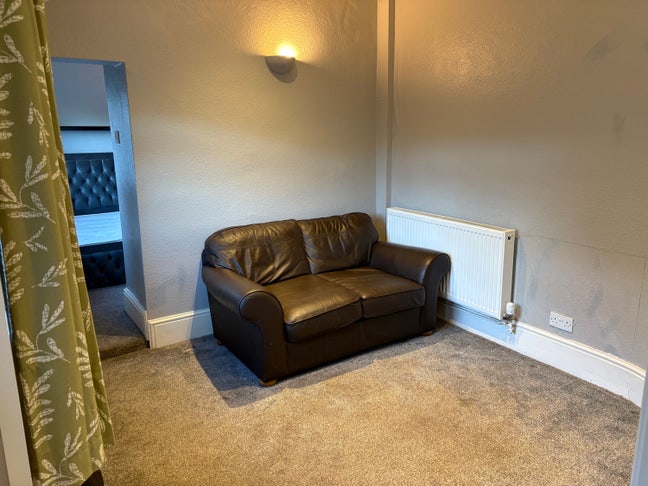 Lovely Furnished Studio Flat with parking  Main Photo