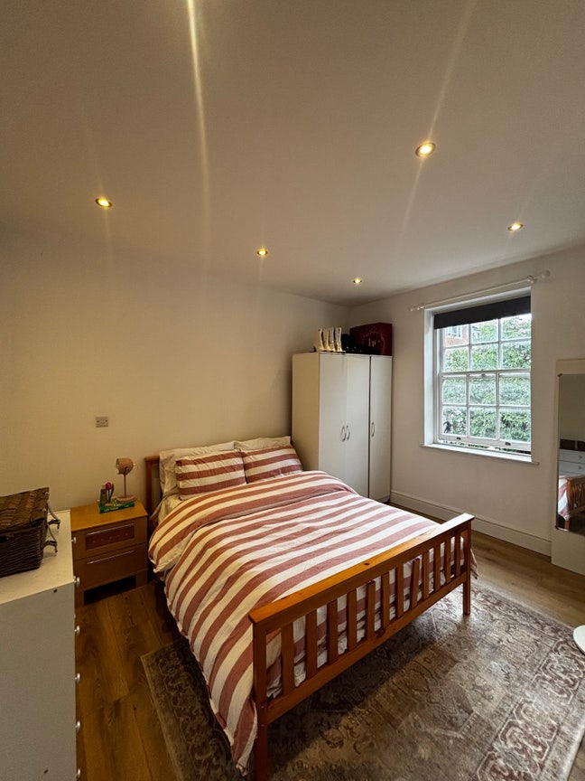 Double Room in Stockwell Main Photo