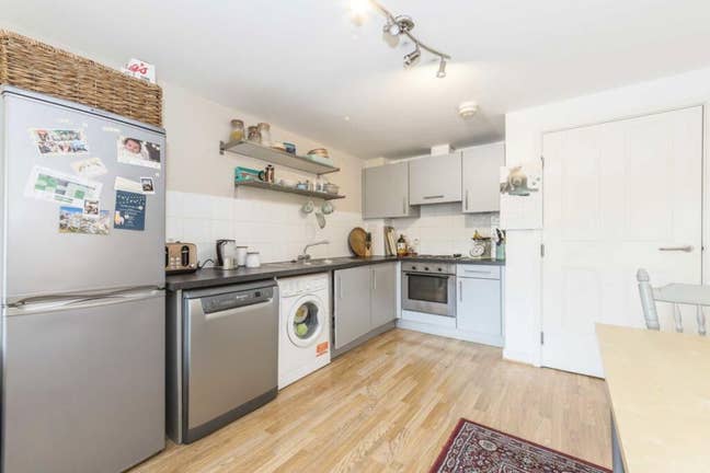 2 Bed Flat in Wimbledon Main Photo