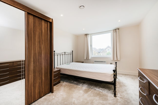 Bright Double Room in a Brand New Flat Main Photo