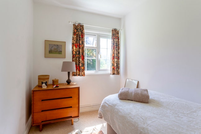 Double room to let in country cottage  Main Photo