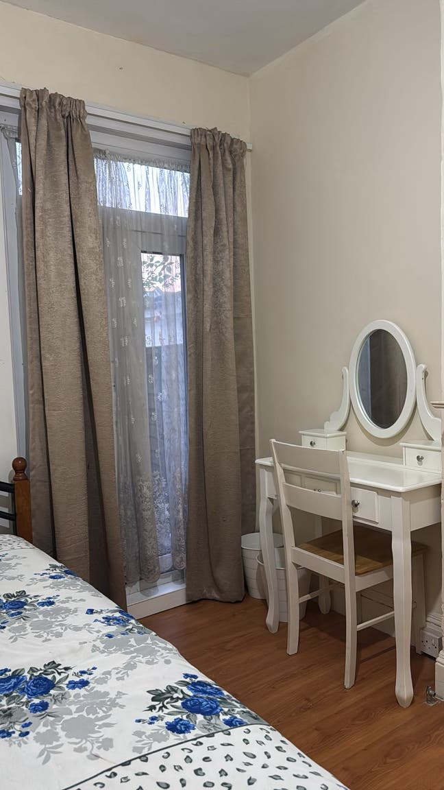 Room to rent Main Photo