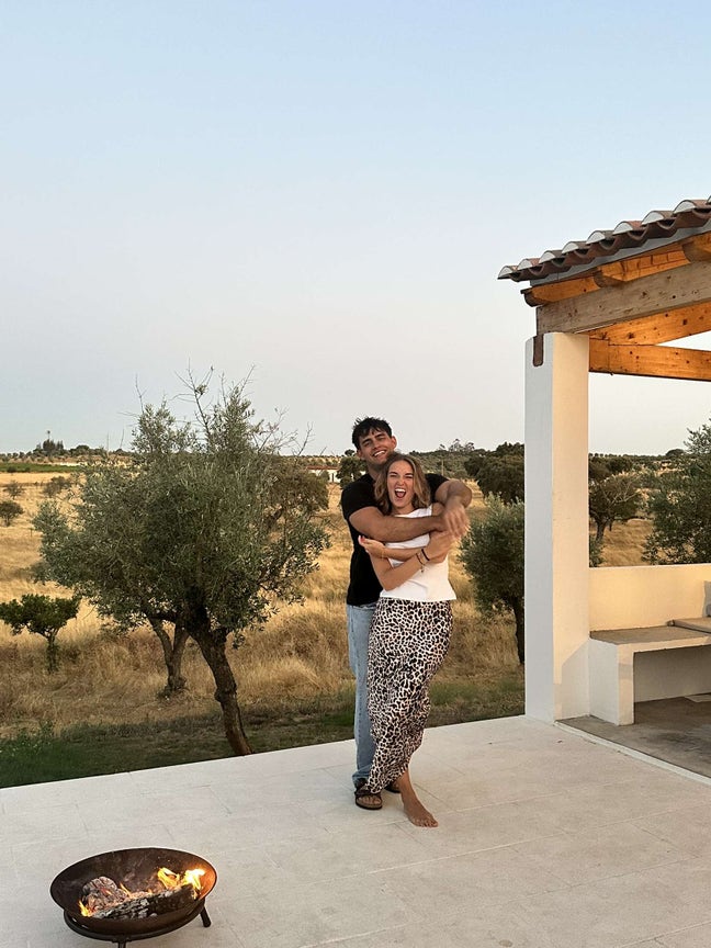 Friendly couple looking for double room w/ ensuite Main Photo