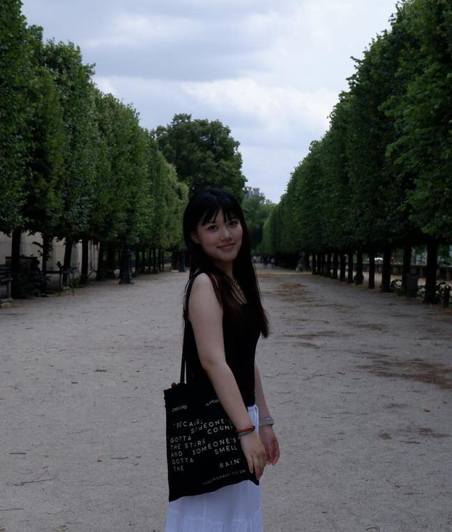 Hello, I'm Lindsey. I am a 23-year-old studen... Main Photo