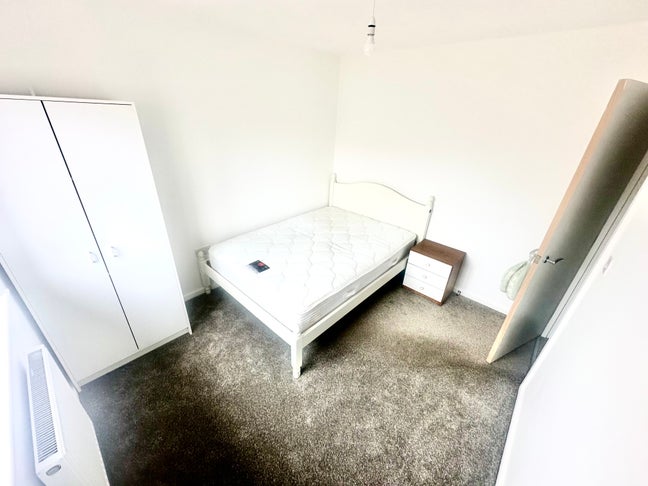 Furnished Double room available for rent  Main Photo