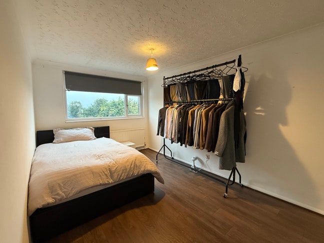 Single and double bedroom to rent Main Photo